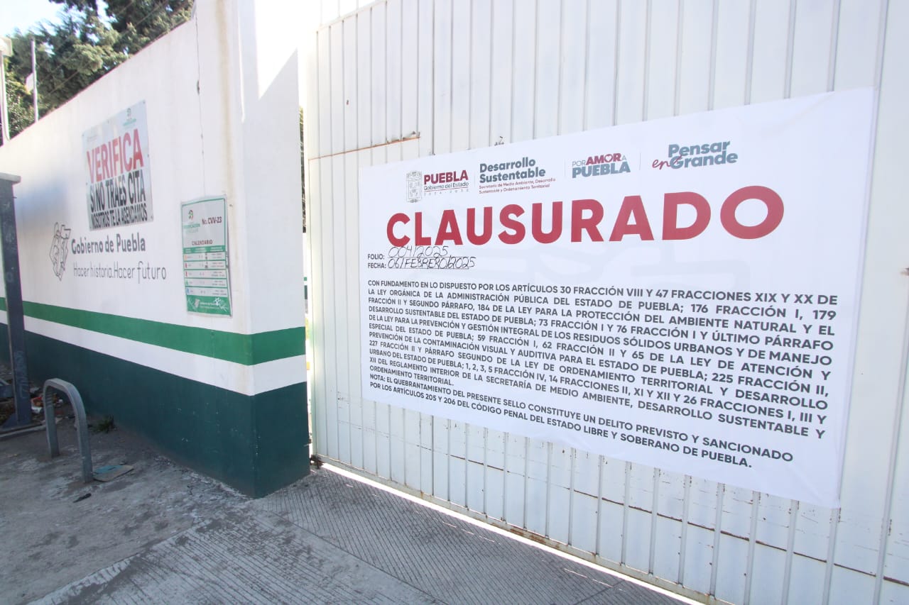 Clausuran verificentro de Forjadores por presunta venta de hologramas