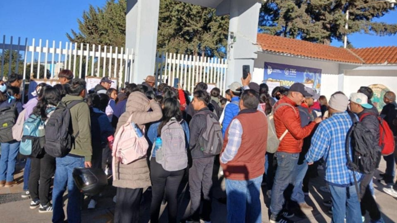 Docentes y estudiantes toman instalaciones del Tecnológico de Serdán  