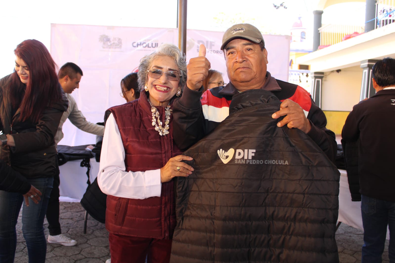 Entregan 4,500 chamarras con programa Abrigando Cholula