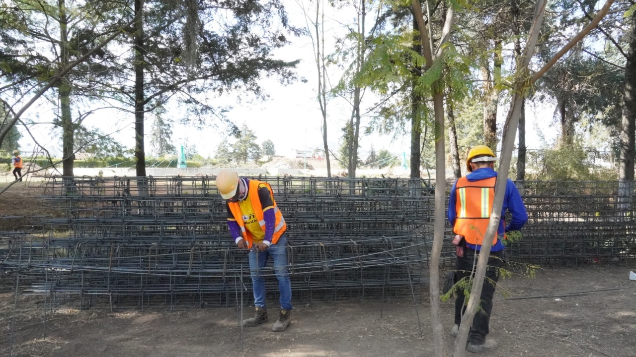 Prosigue instalación de paneles solares en PTAR de Texmelucan