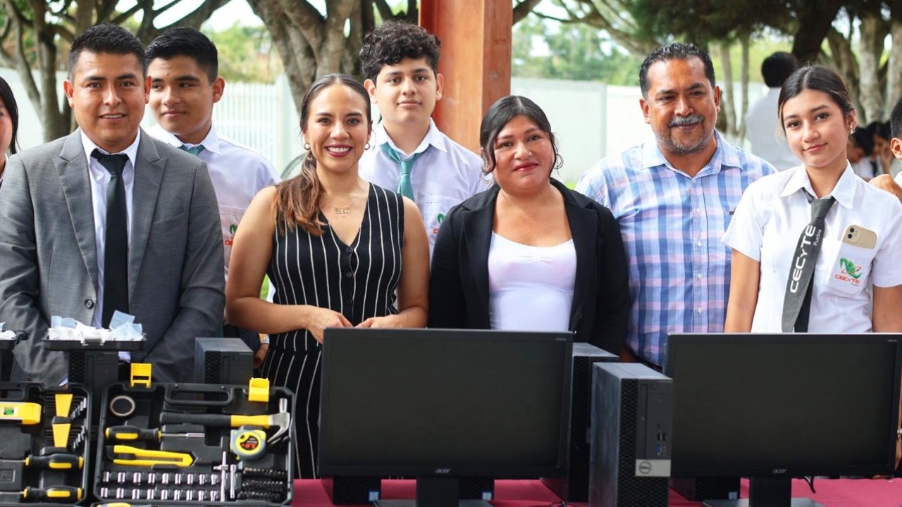 CECyTE Puebla recibe equipamiento para fortalecer aprendizaje