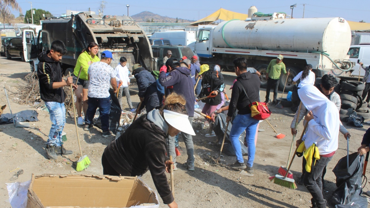 Realizan en Texmelucan limpieza y reforestación en tianguis