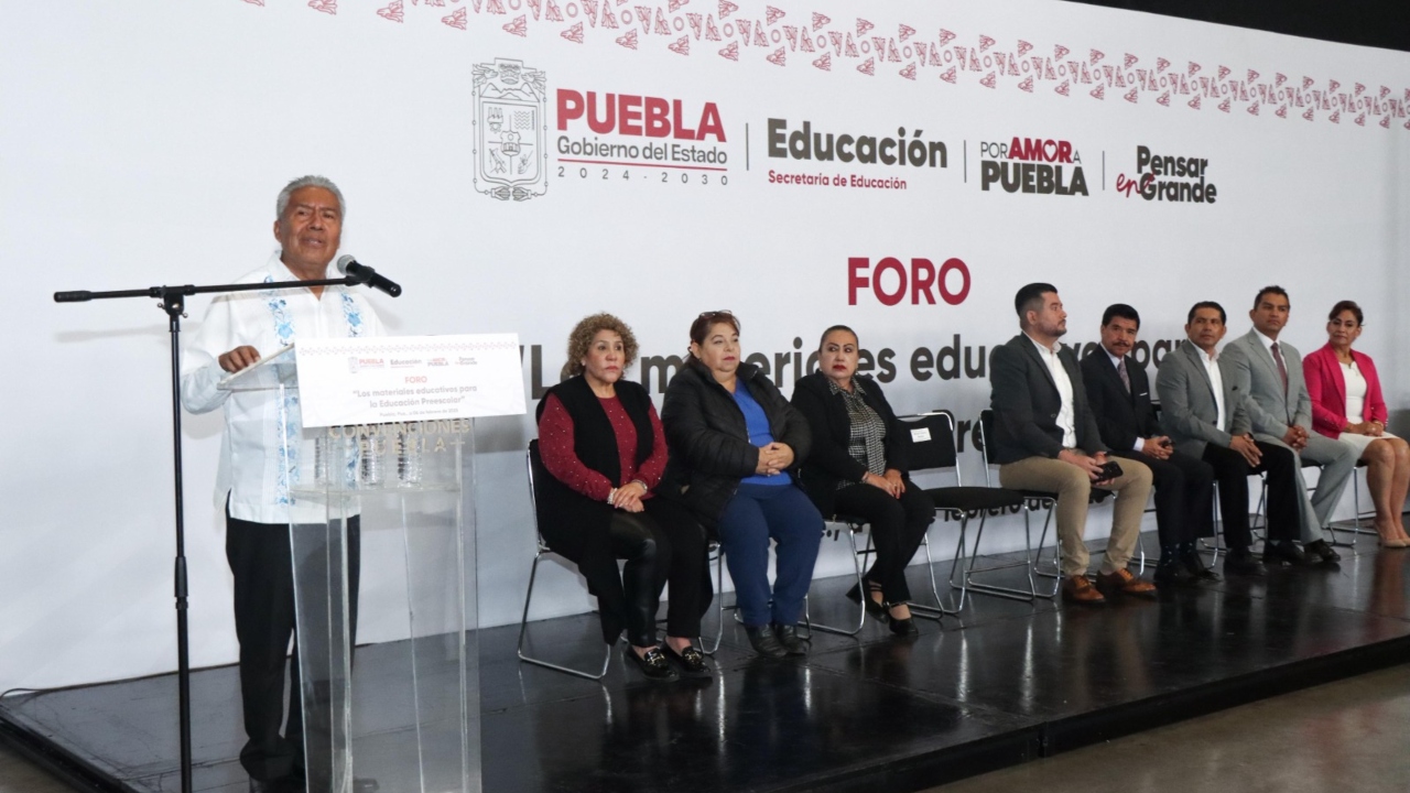 Comparten maestras y maestros experiencias con materiales didácticos