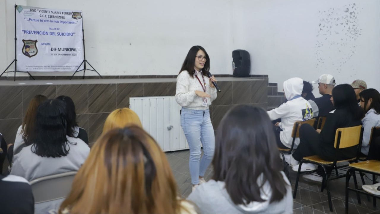 Refuerza SMDIF talleres sobre prevención del suicidio en escuelas