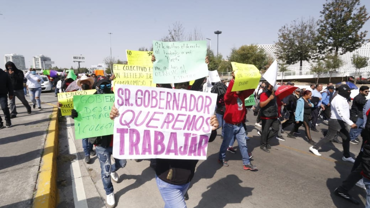 28 de Octubre vuelve a cerrar Vía Atlixcáyotl en defensa del transporte pirata