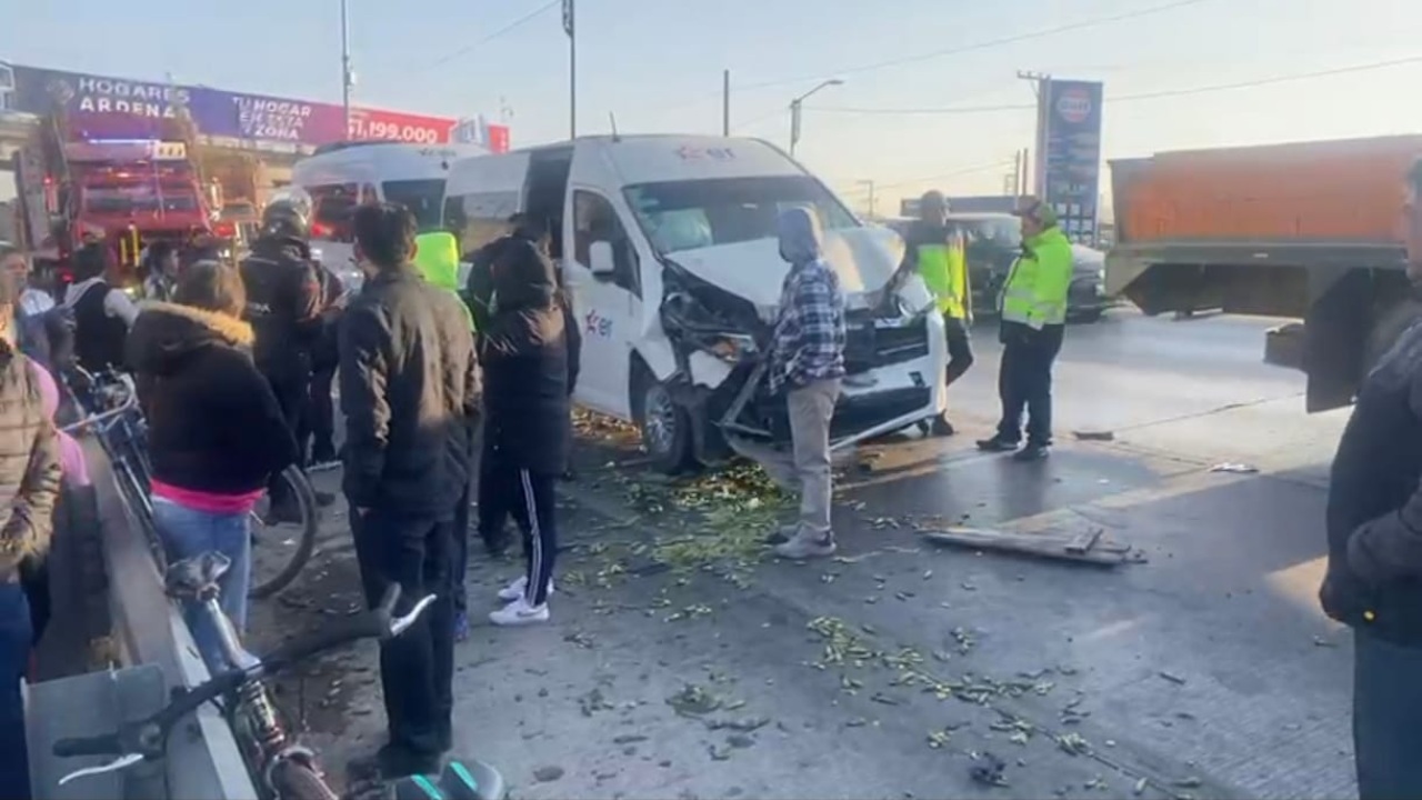 Accidente en Periférico deja cuatro peregrinos lesionados