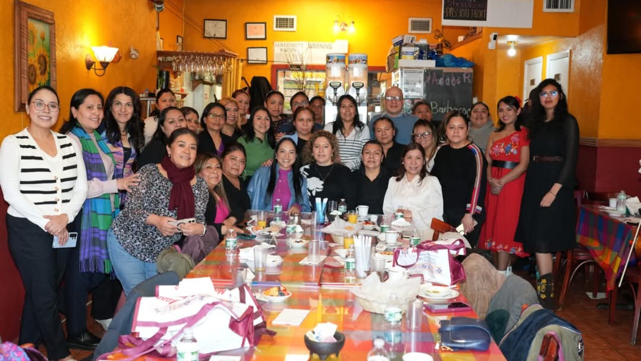 Visita Liz Sánchez a mujeres migrantes poblanas en Nueva York