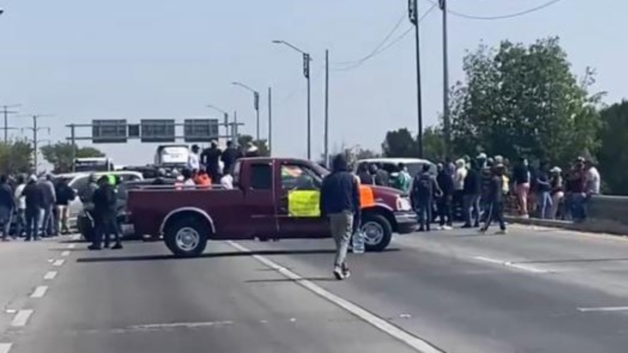 Protestan propietarios de ‘autos chocolate’ frente al C5 en Periférico