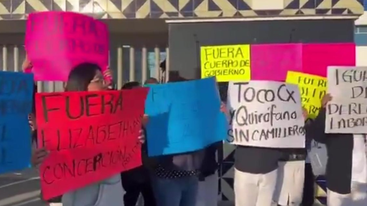 Trabajadores del Hospital Cholula bloquearon Periférico Ecológico   