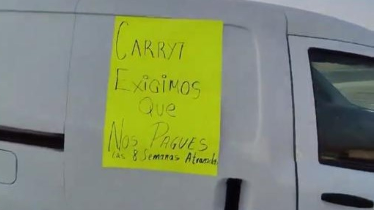 Trabajadores bloquean entrada de Carryt en Puebla por falta de pagos