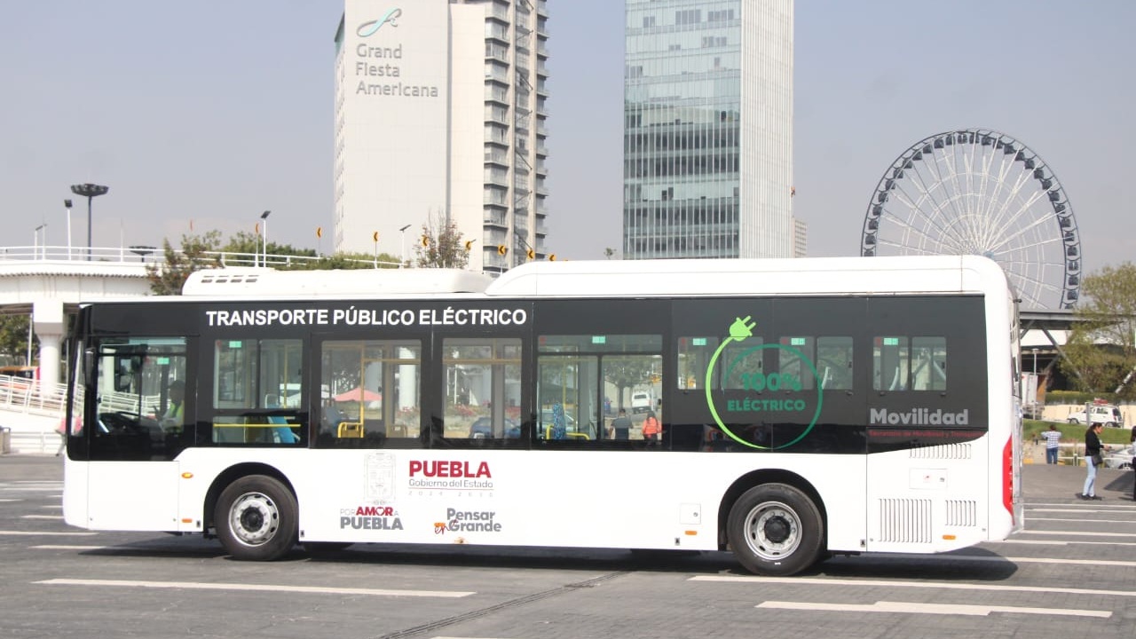 Armenta entrega unidades eléctricas e híbridas para el transporte público