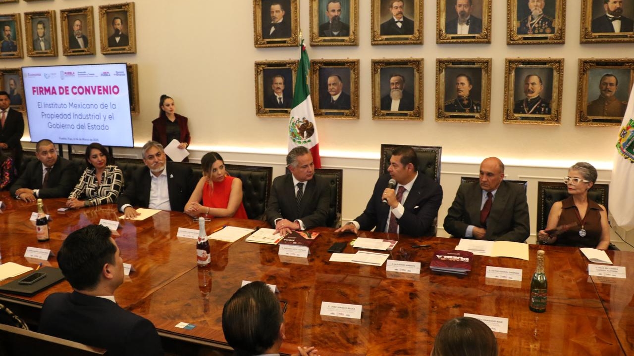 Gobernador y el IMPI acuerdan proteger la Sidra de Huejotzingo