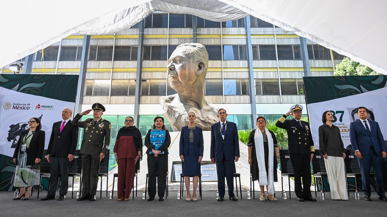 Oficial: Pemex y CFE regresan al Estado mexicano