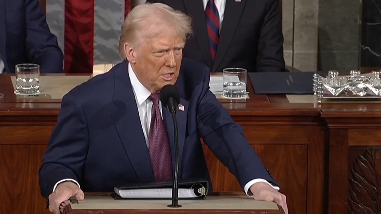 Con app, Trump invita a migrantes a “autodeportarse”