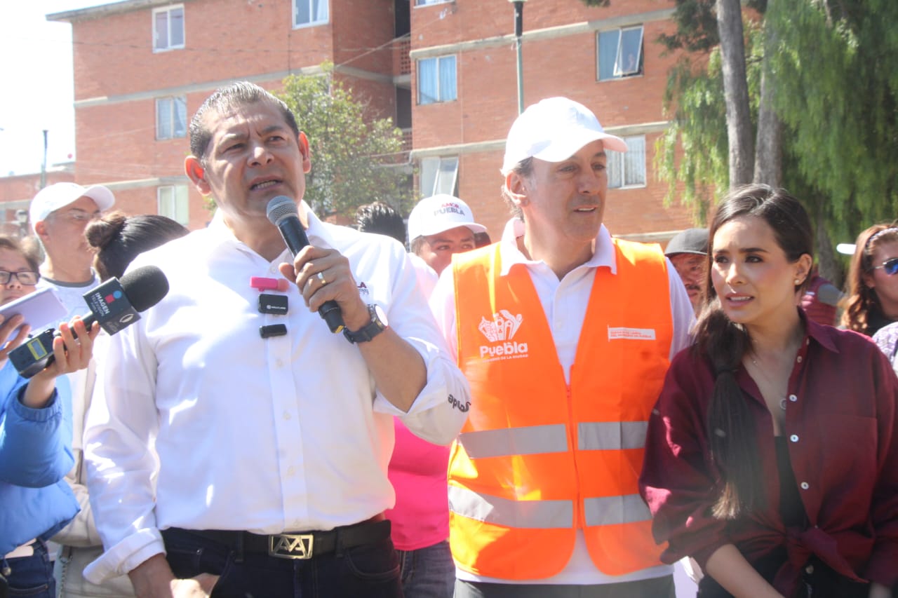 Celebra Armenta donación de predios por Grupo Proyecta para vivienda policíaca