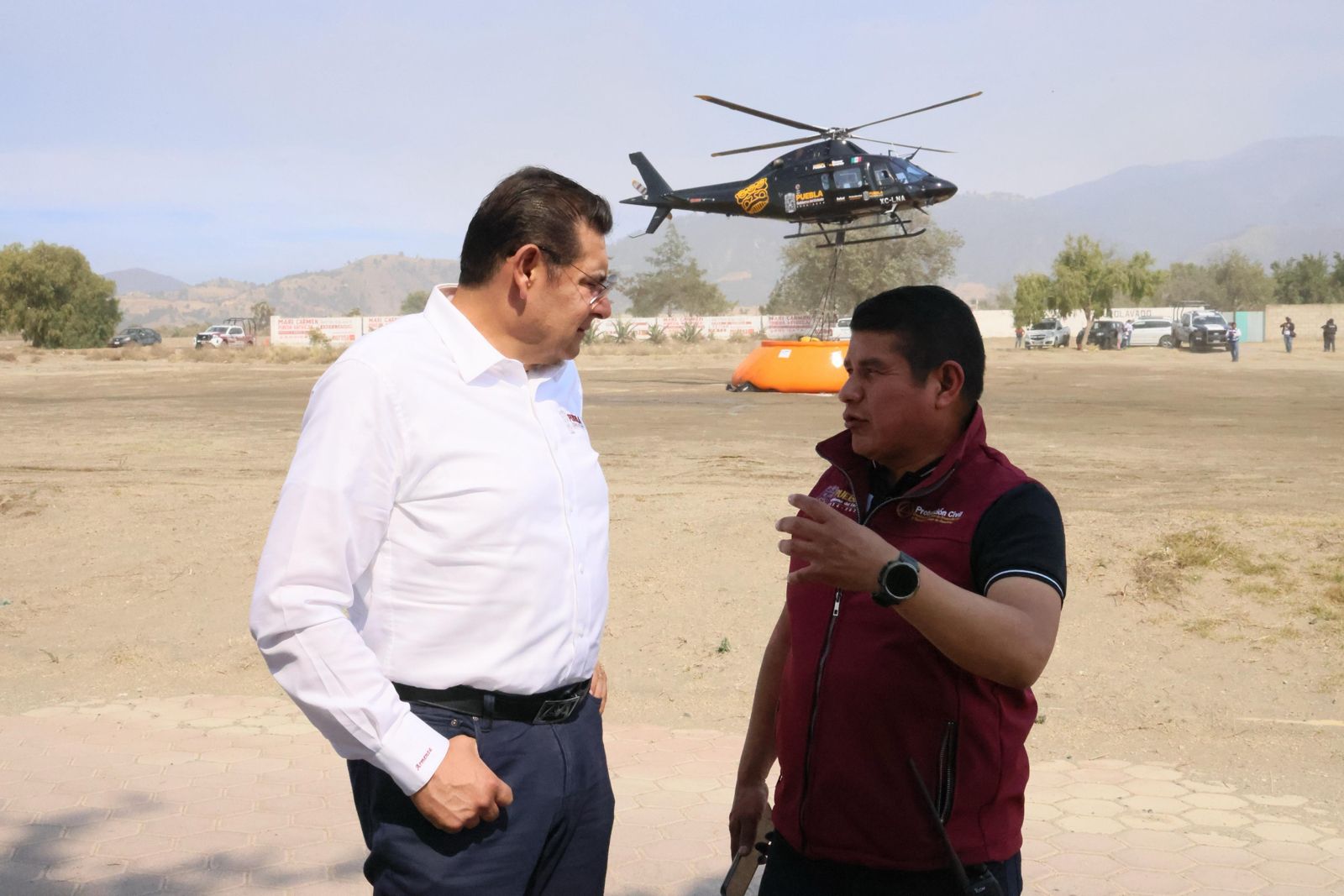 Por aire y por tierra gobernador Alejandro Armenta supervisa combate de incendios