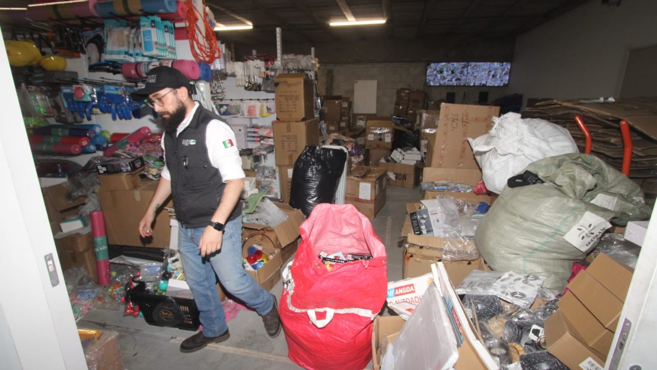 Incauta IMPI 3 mil artículos piratas en tienda china de Angelópolis