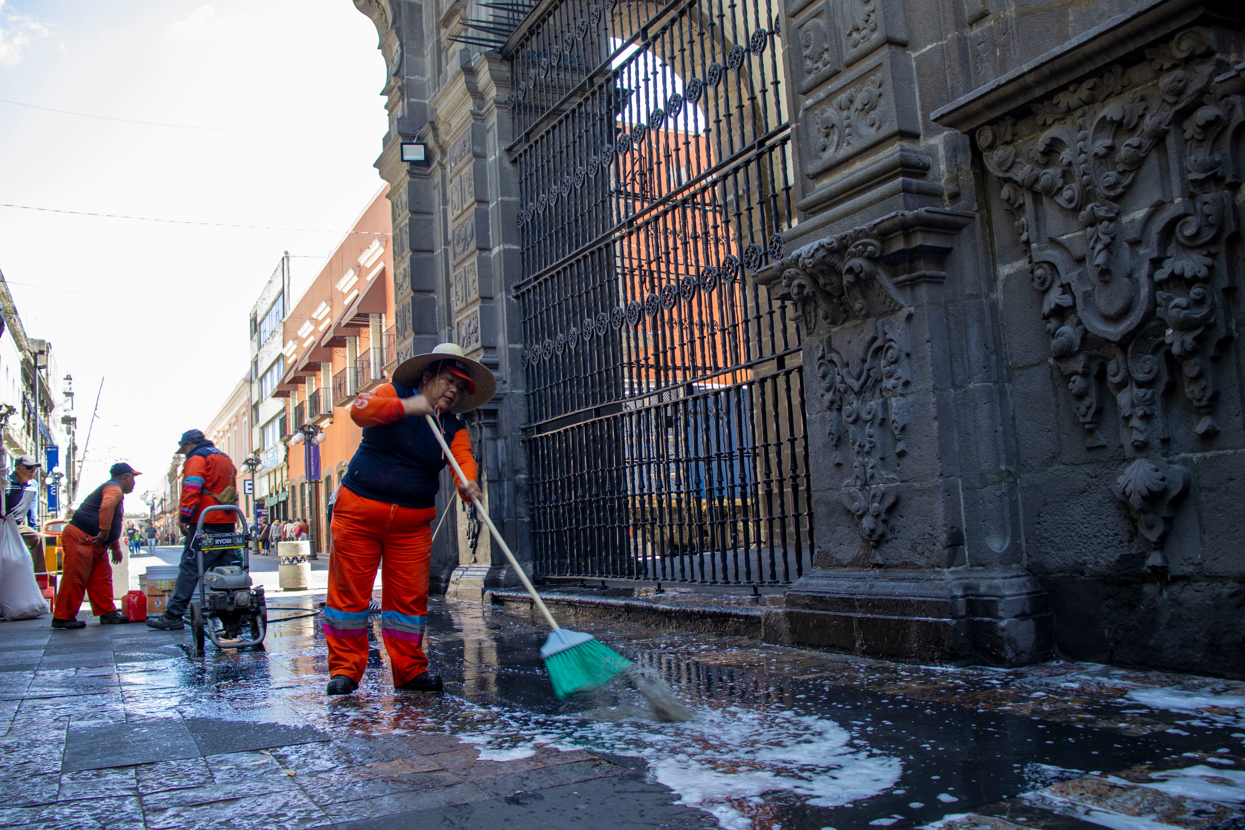 Limpieza intensiva en templos emblemáticos de Puebla para preservar su valor patrimonial