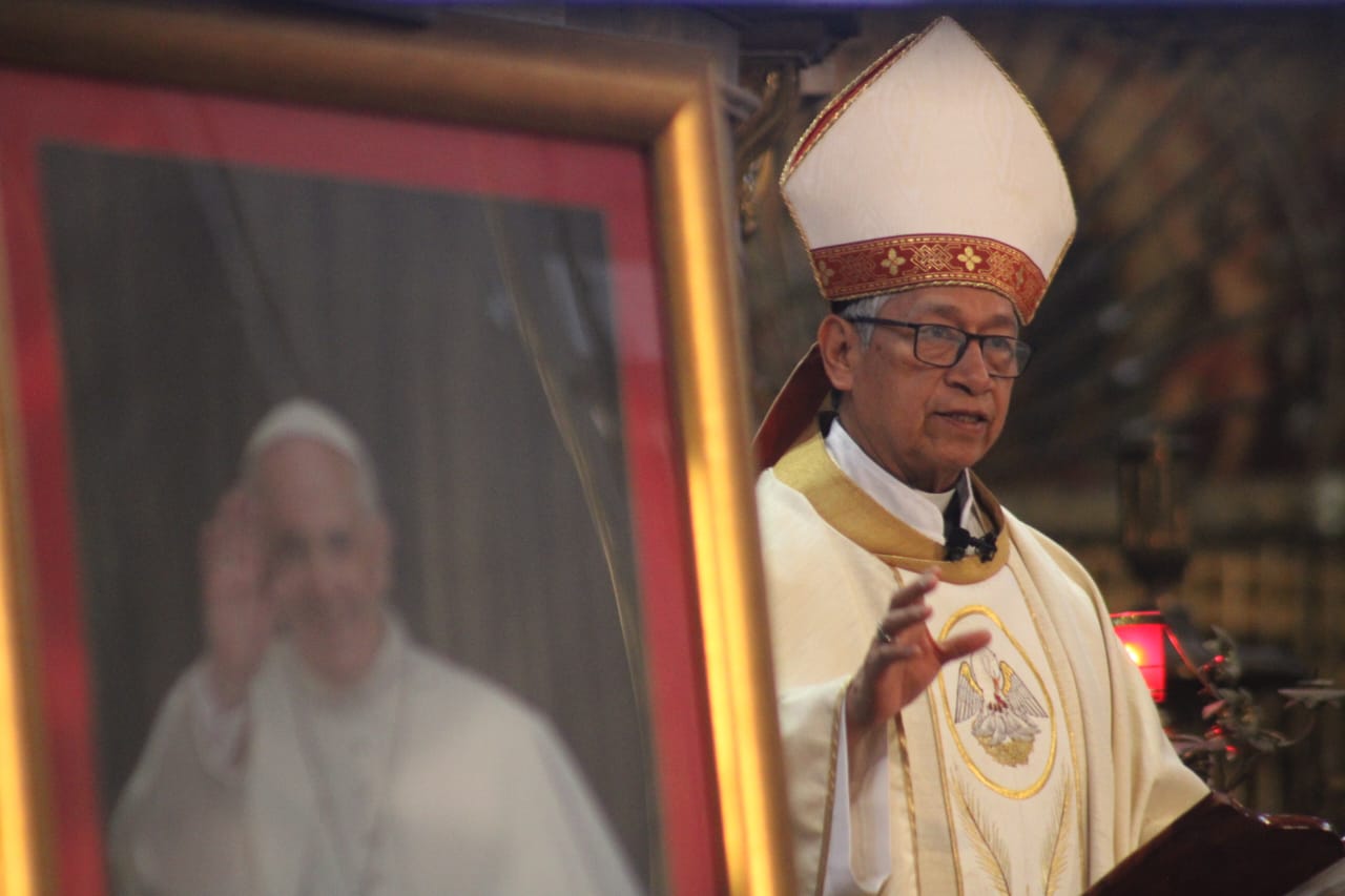 Obispo auxiliar dedica misa dominical al Papa Francisco tras su fallecimiento