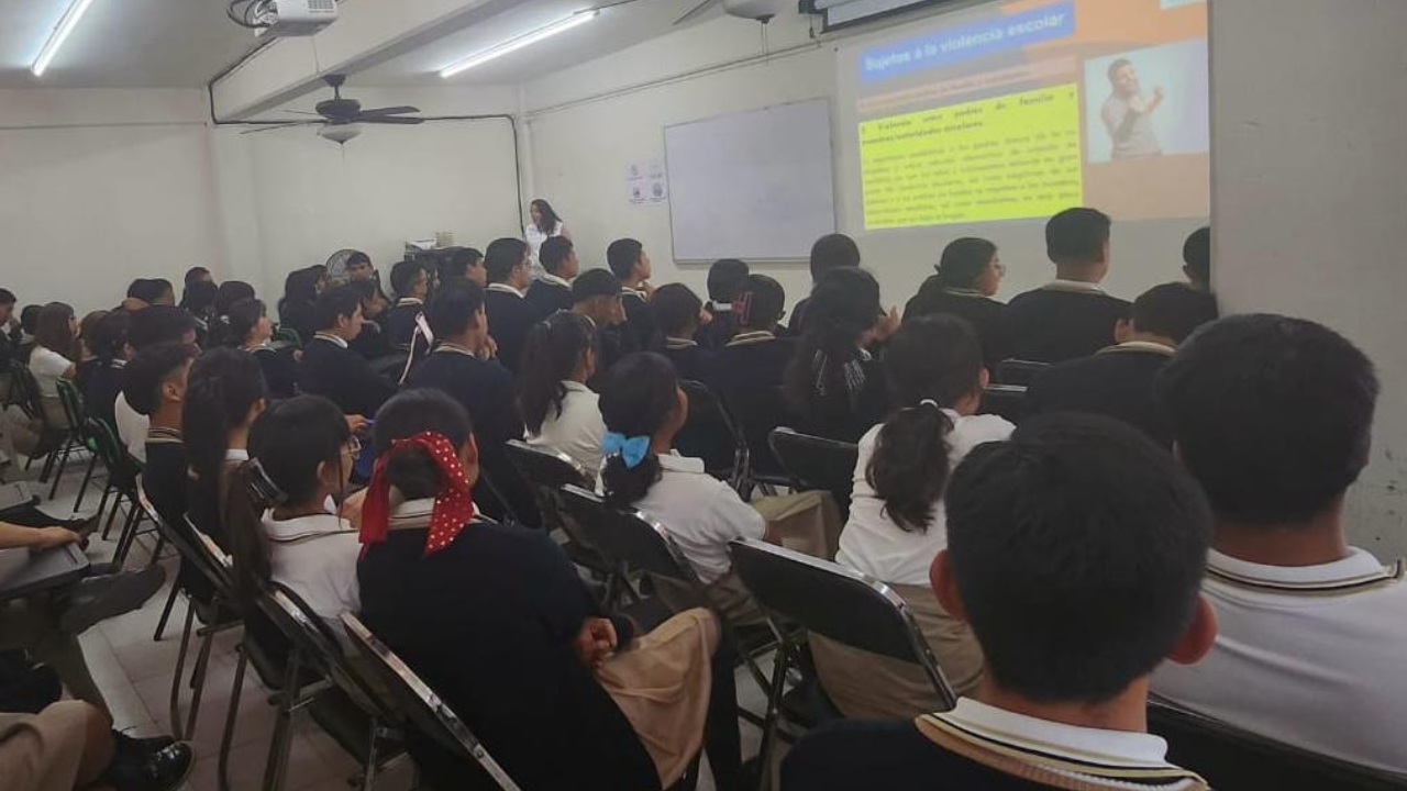 CDH Puebla imparte conferencia sobre violencia escolar a estudiantes