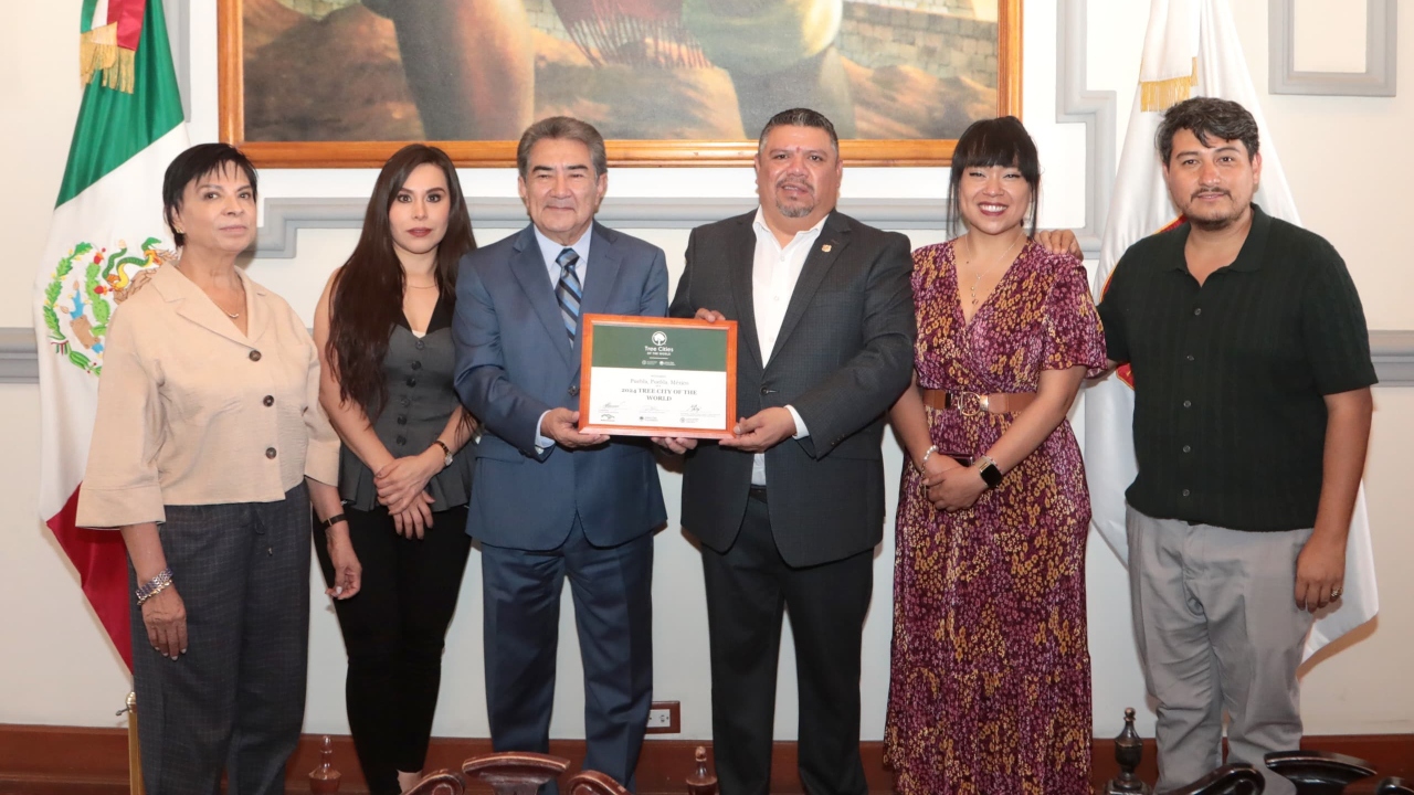 Gobierno de la Ciudad recibe distinción por su compromiso ambiental