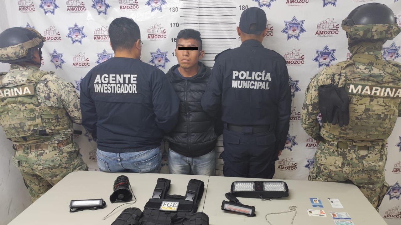 Detienen autoridades, en Amozoc, a falso elemento ministerial