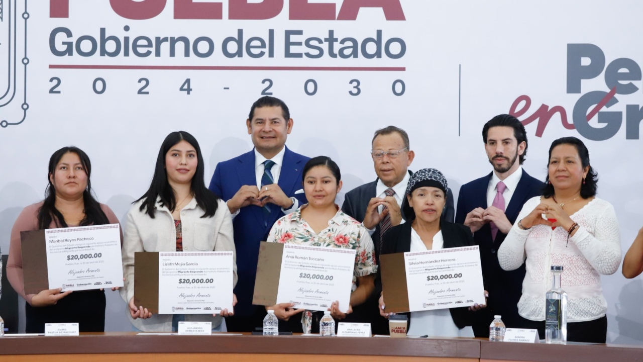 Gobierno del estado entrega apoyos a migrantes poblanos