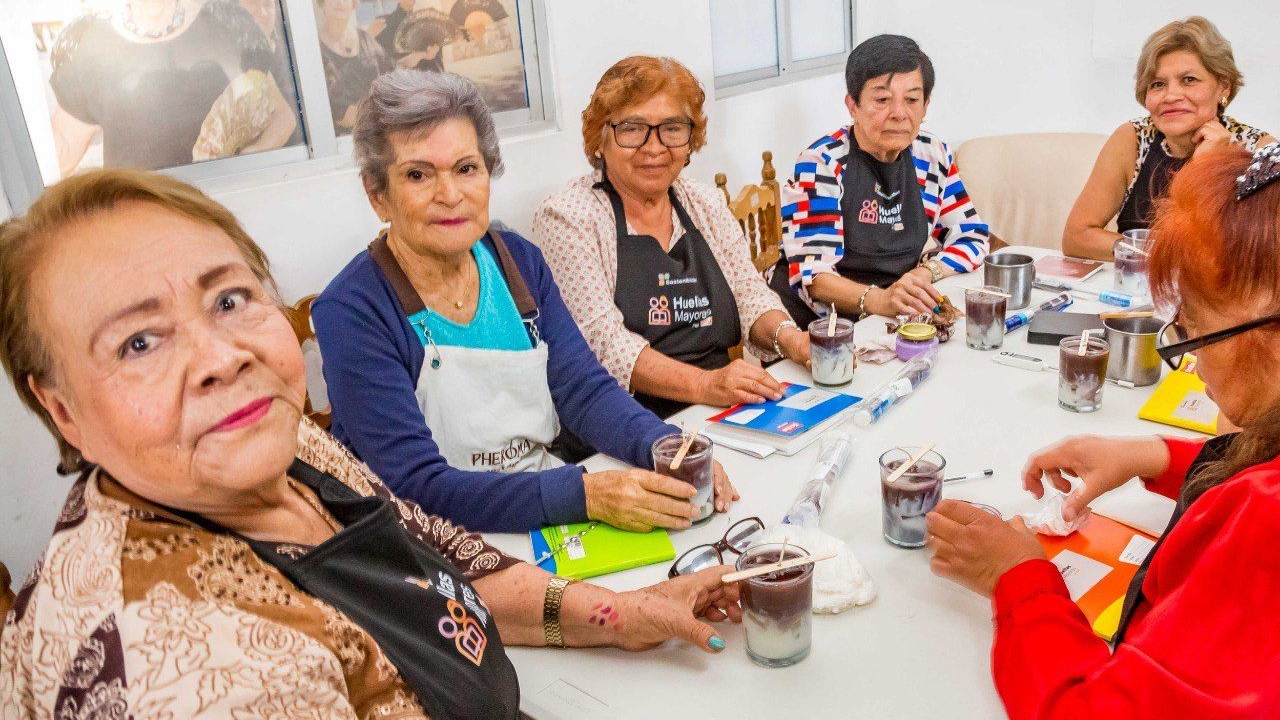Con alianza, SMDIF y Oxxo ampliaron talles para adultos mayores