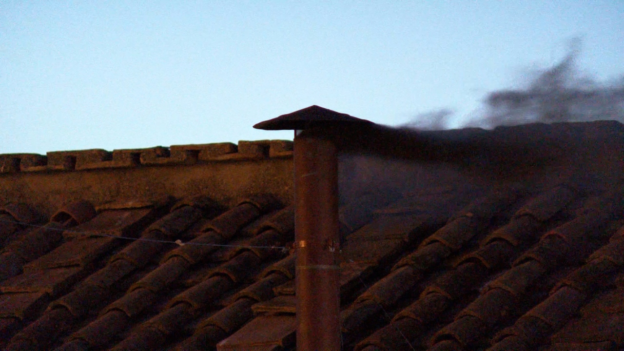 No hay nuevo Papa: Humo negro anuncia falta de consenso