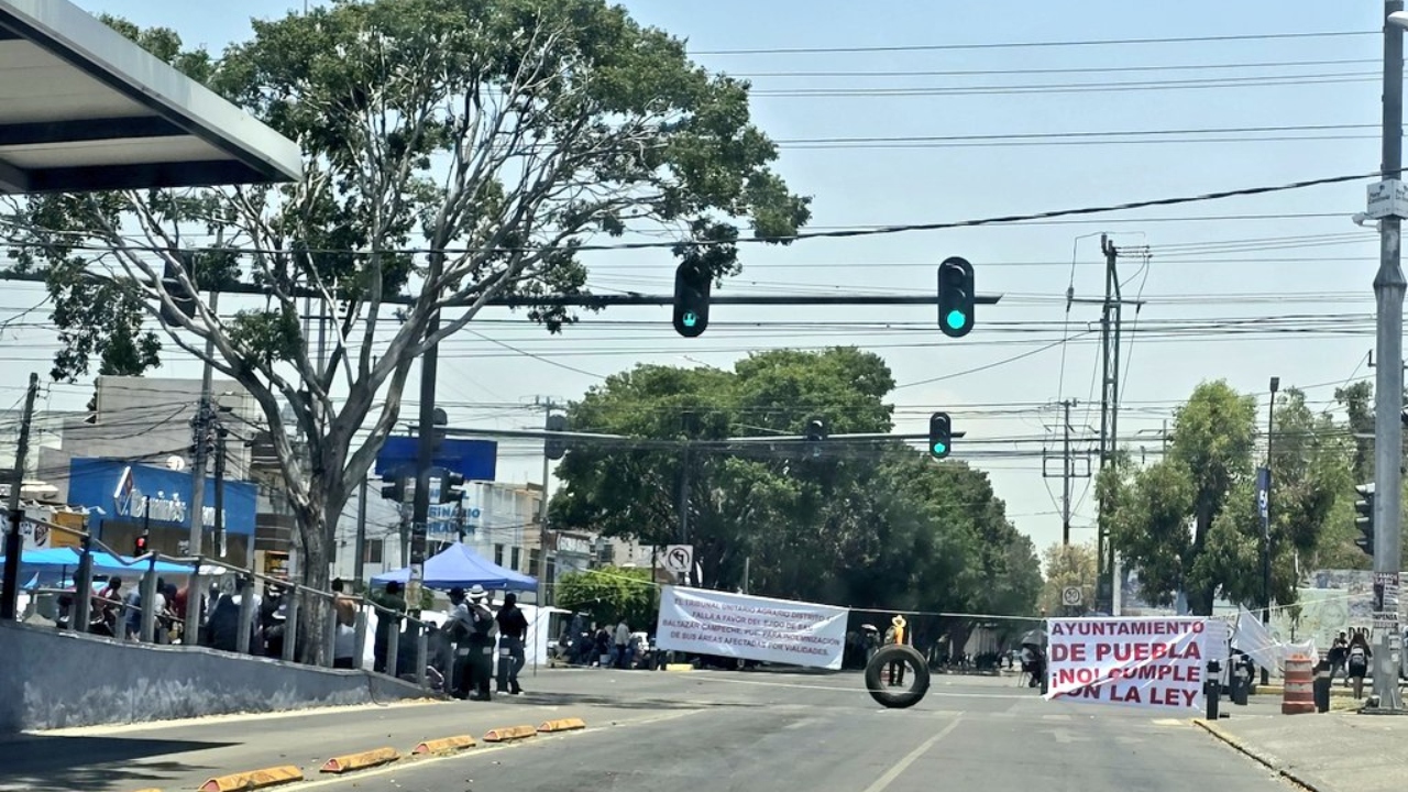 Ejidatarios paralizan Bulevar Valsequillo y Las Torres para exigir pago por tierras expropiadas