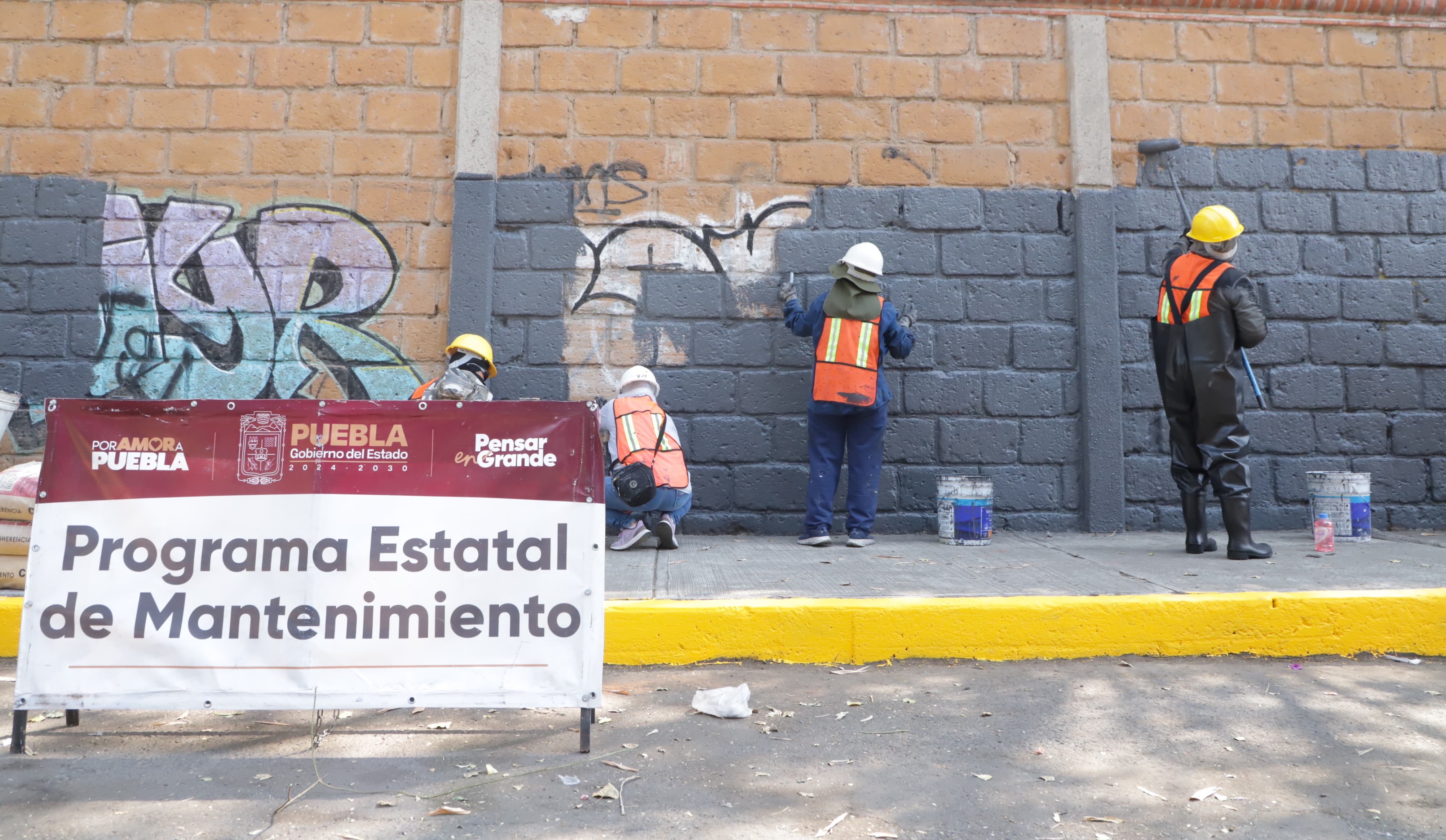 Gobierno de Puebla mejora imagen urbana con faenas y limpieza en 217 municipios