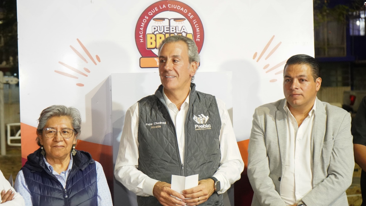 Fraccionamiento Maravillas estrena alumbrado LED gracias a \"Puebla Brilla\"