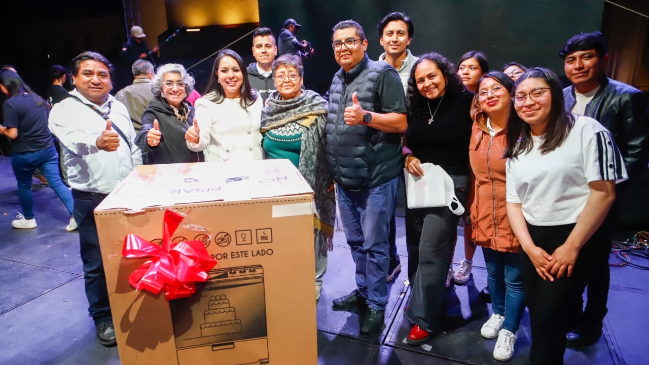 Tonantzin Fernández celebra a las madres de San Pedro Cholula