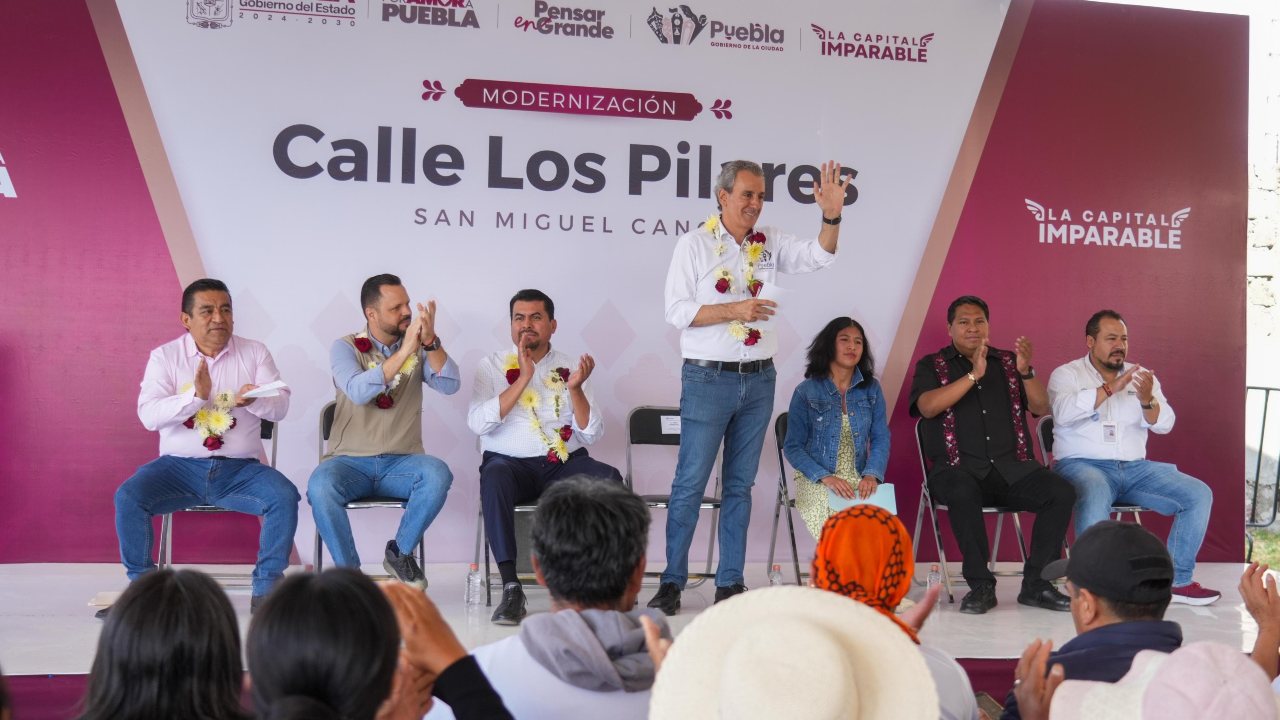 Inaugura Chedraui modernización de calle en San Miguel Canoa