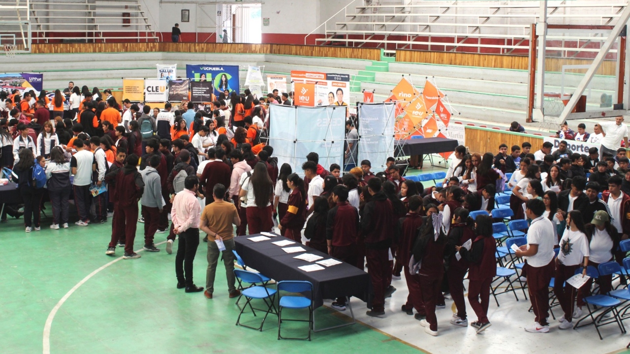 Participan alumnos texmeluquenses en Expo Becas Universitarias