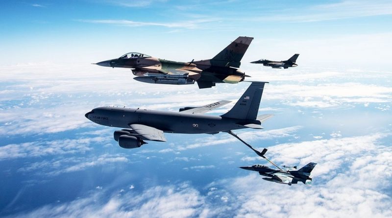 Estados Unidos envía aviones cisterna y cazas a Europa como refuerzo defensivo