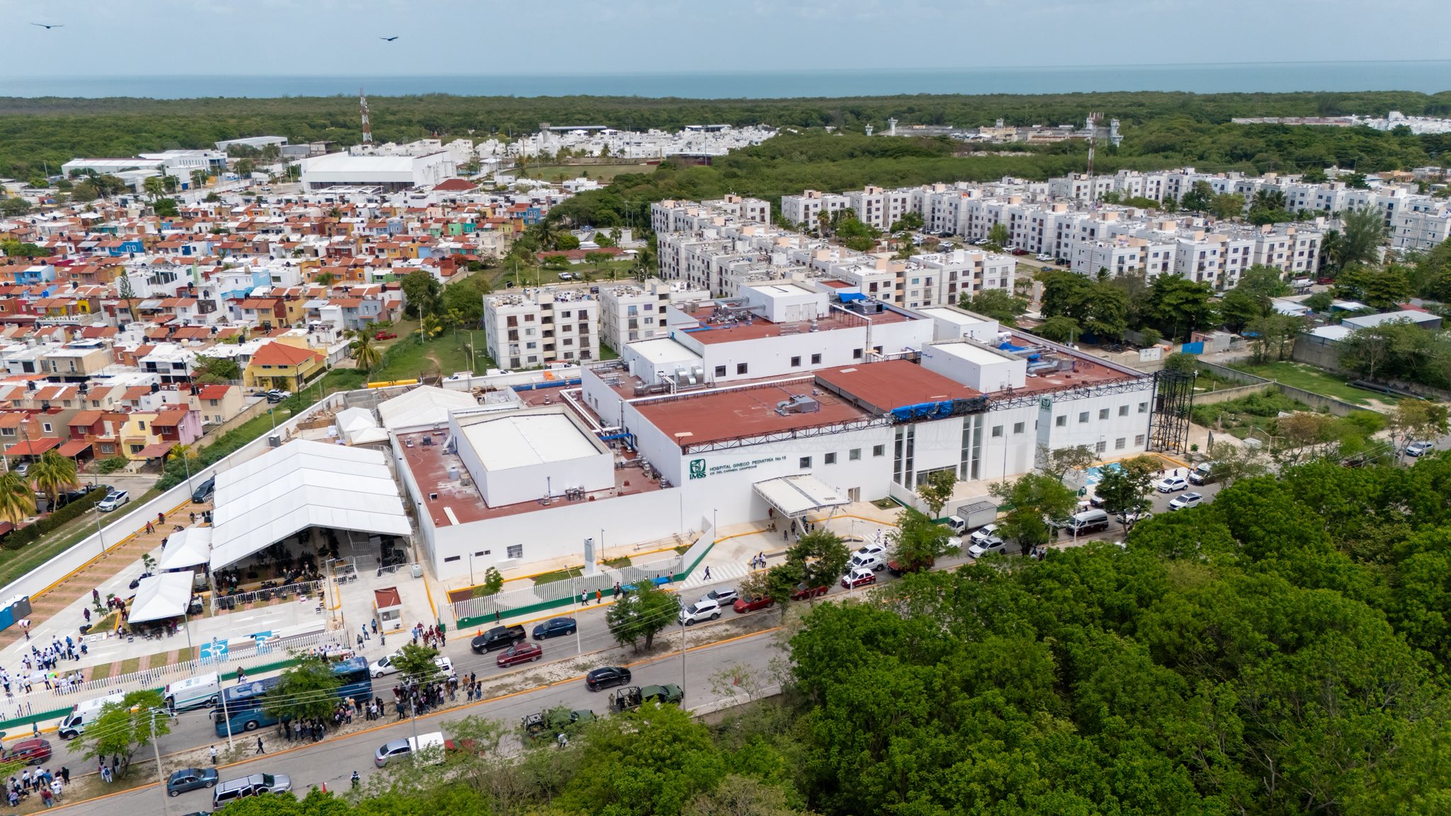 Sheinbaum reabre hospital en Ciudad del Carmen