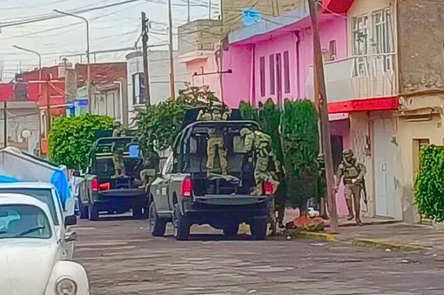 Hallan a hombre sin vida con mensaje de amenaza en la colonia La Loma, Puebla