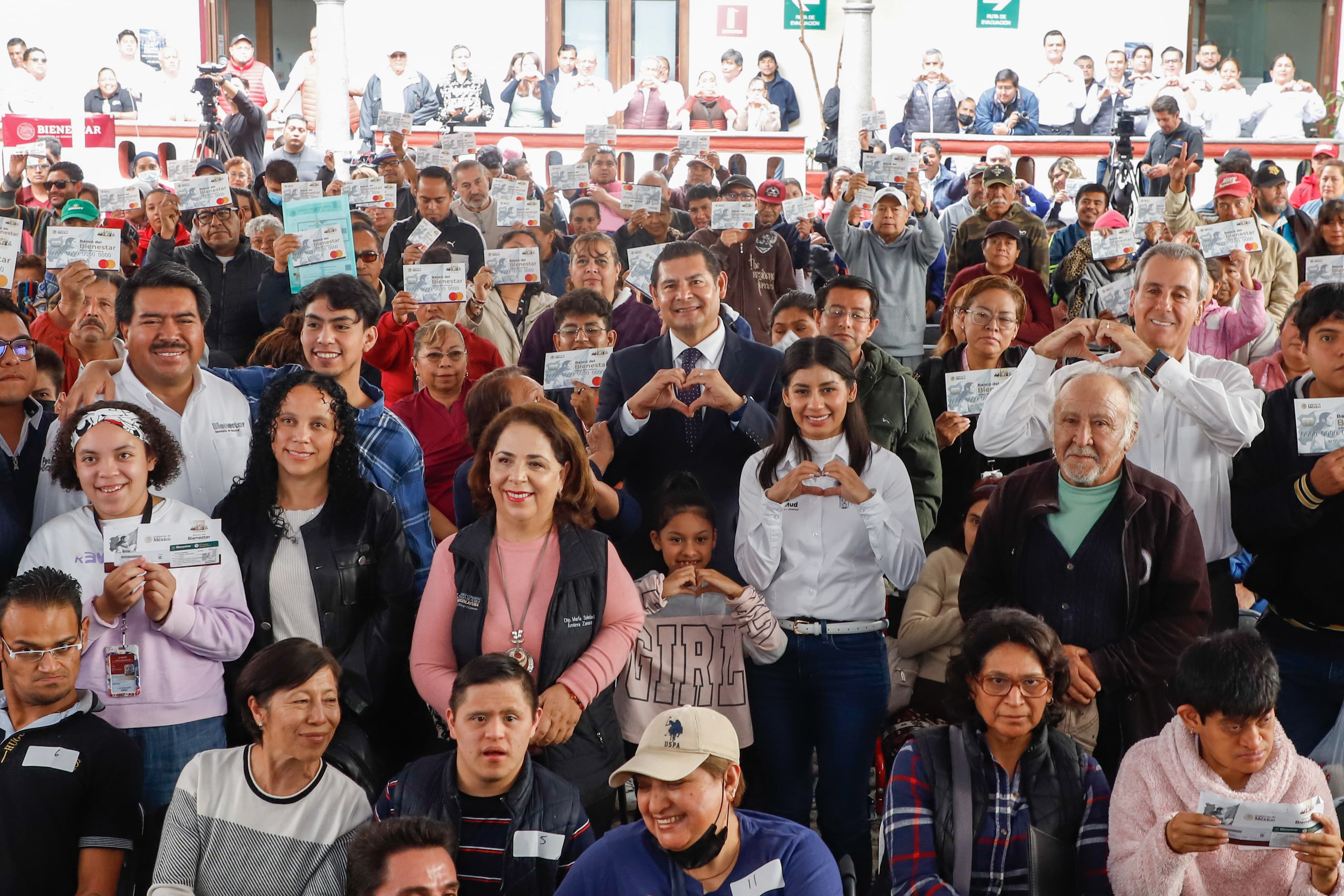 Entregan en Puebla 200 nuevas pensiones a personas con discapacidad