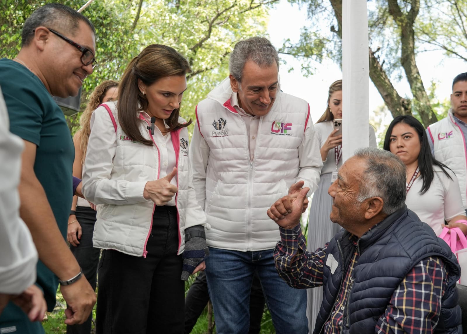 Pepe Chedraui y MariElise Budib realizan primera entrega de \"Oír para Vivir\"