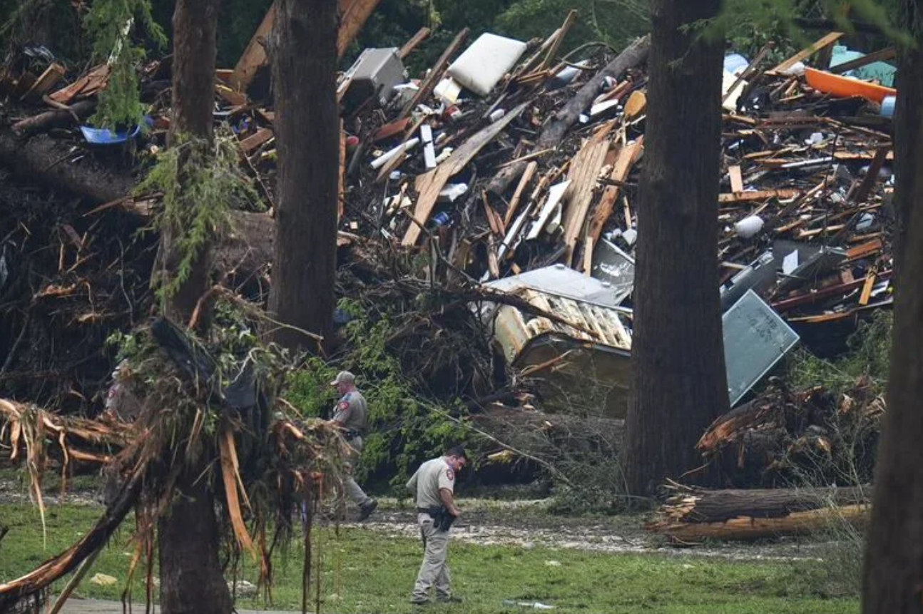 Inundaciones catastróficas en Texas: 59 muertos, decenas de niñas desaparecidas en Camp Mystic
