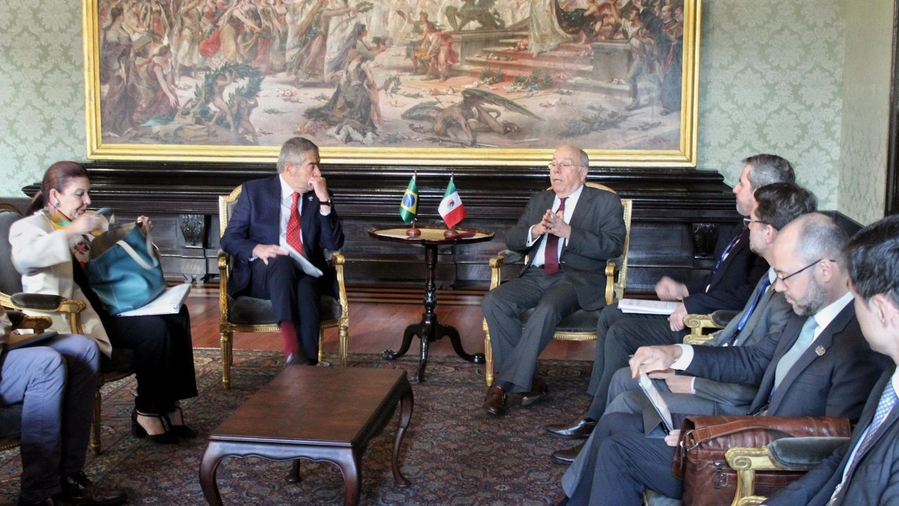 México afianza vínculos con Brasil y Uruguay