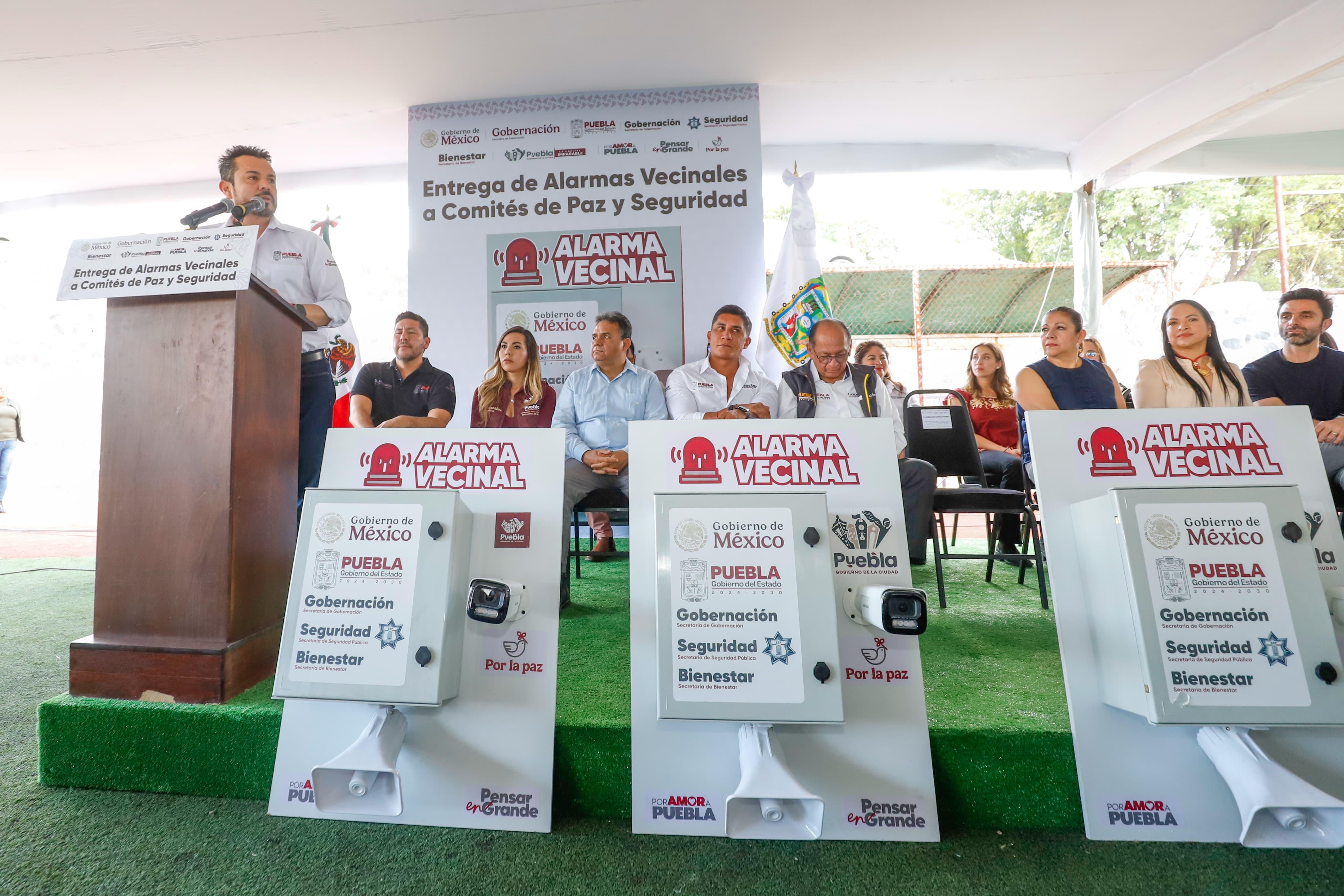 Gobierno de Puebla entrega 100 alarmas vecinales en San Jerónimo Caleras