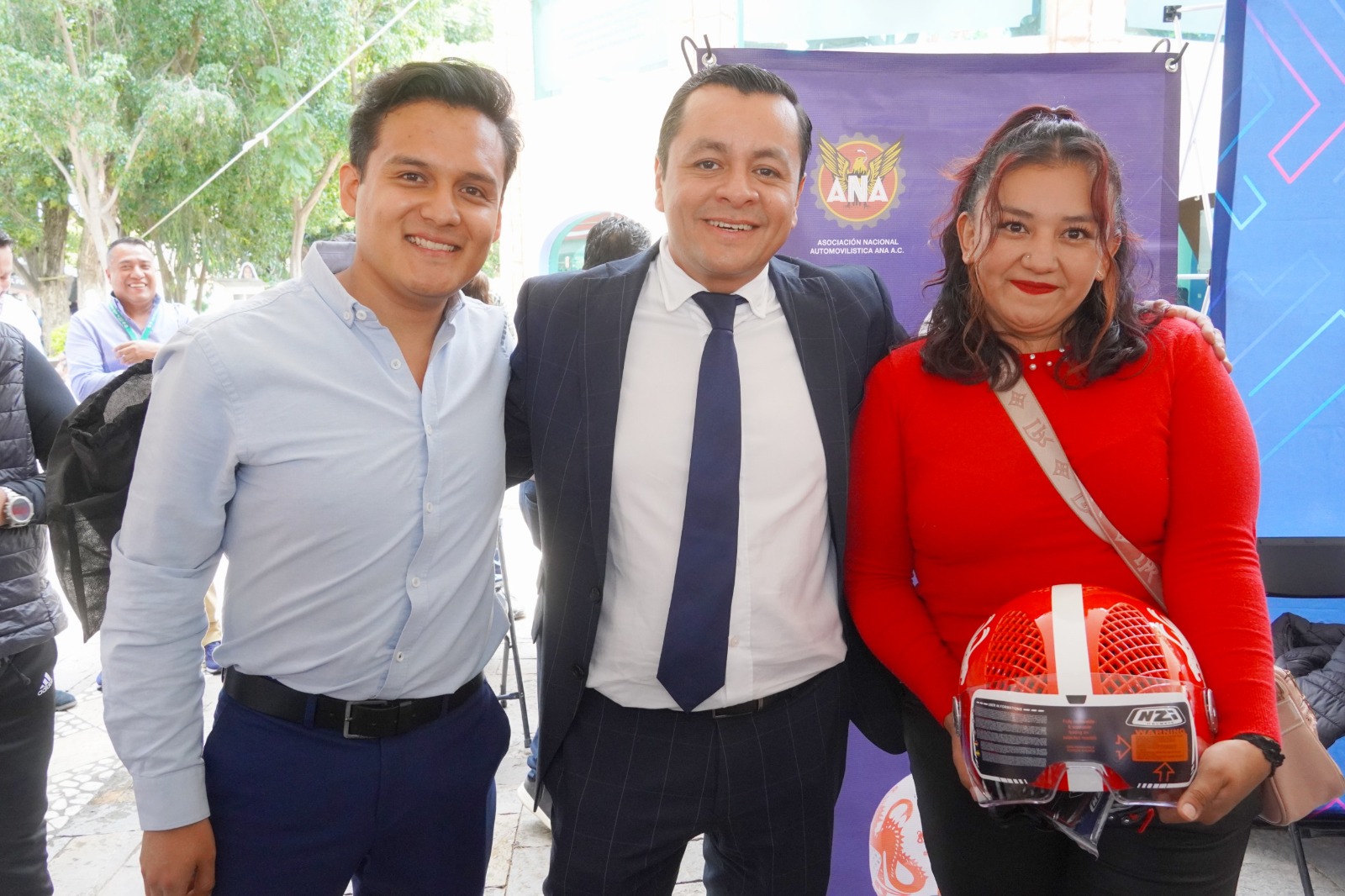 Texmelucan impulsa seguridad vial con entrega de cascos certificados a motociclistas