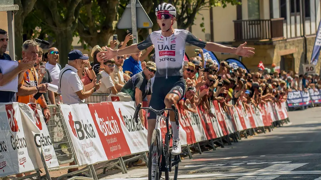 Isaac del Toro conquista el Circuito de Getxo 2025 en España