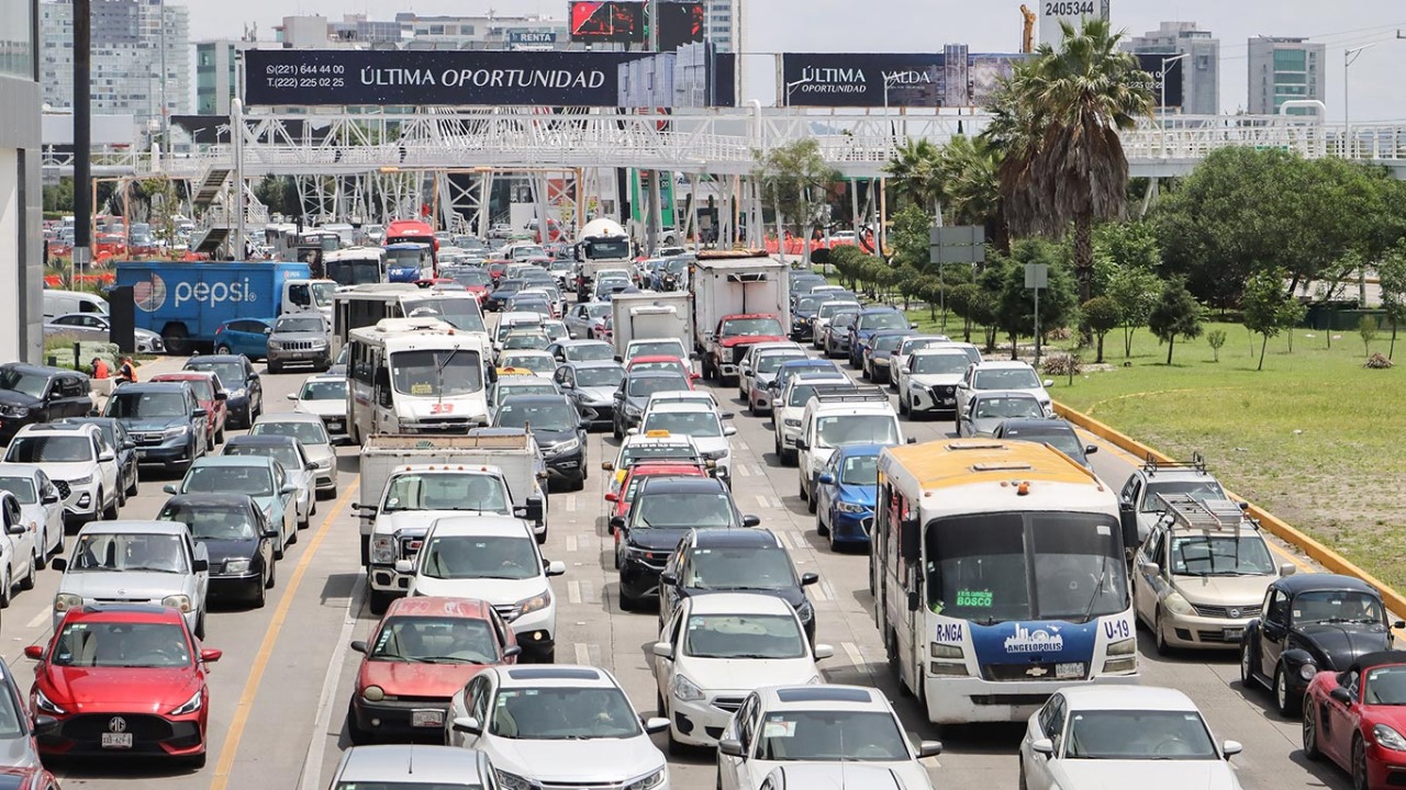 Parque vehicular en Puebla crece 200 mil unidades en cinco años