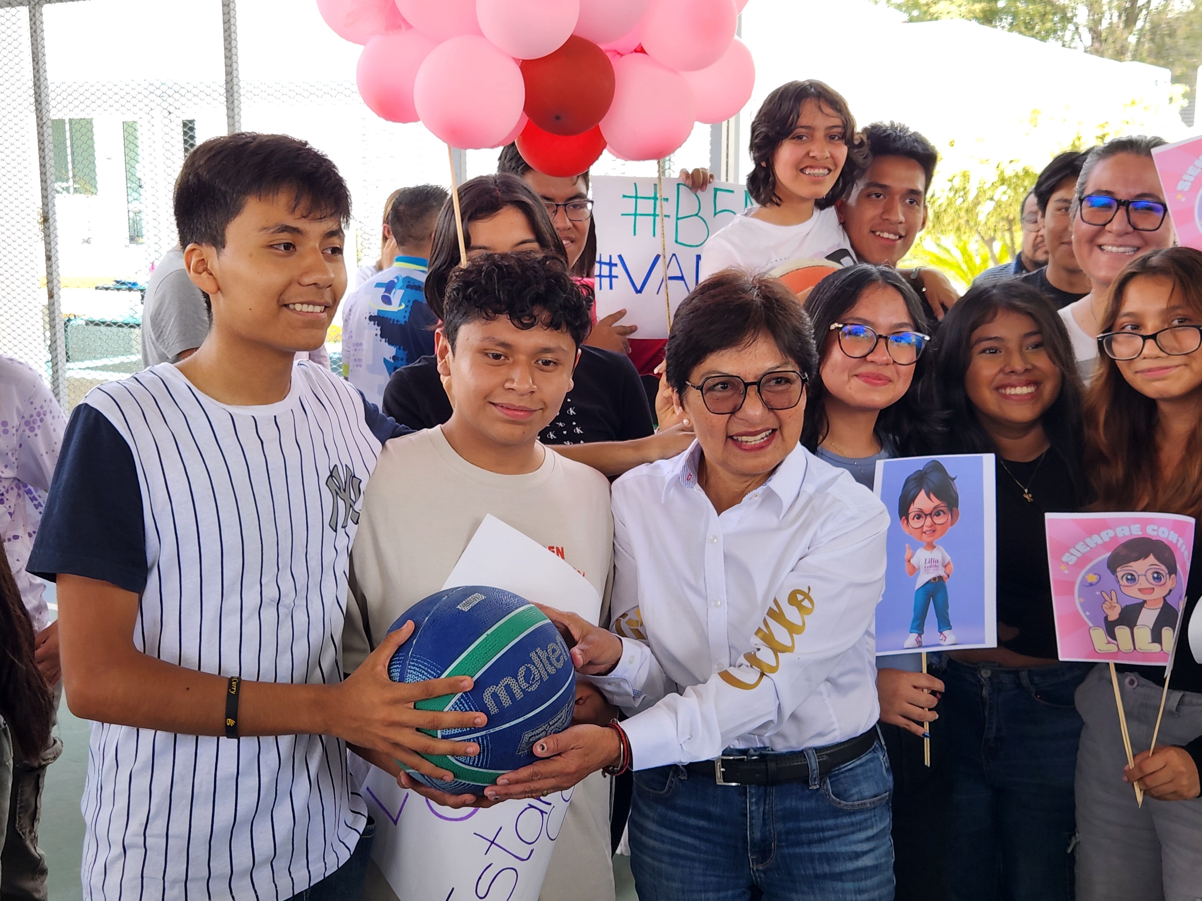 Lilia Cedillo propone bono para docentes por horas en la BUAP durante visita al Bachillerato 5 de Mayo