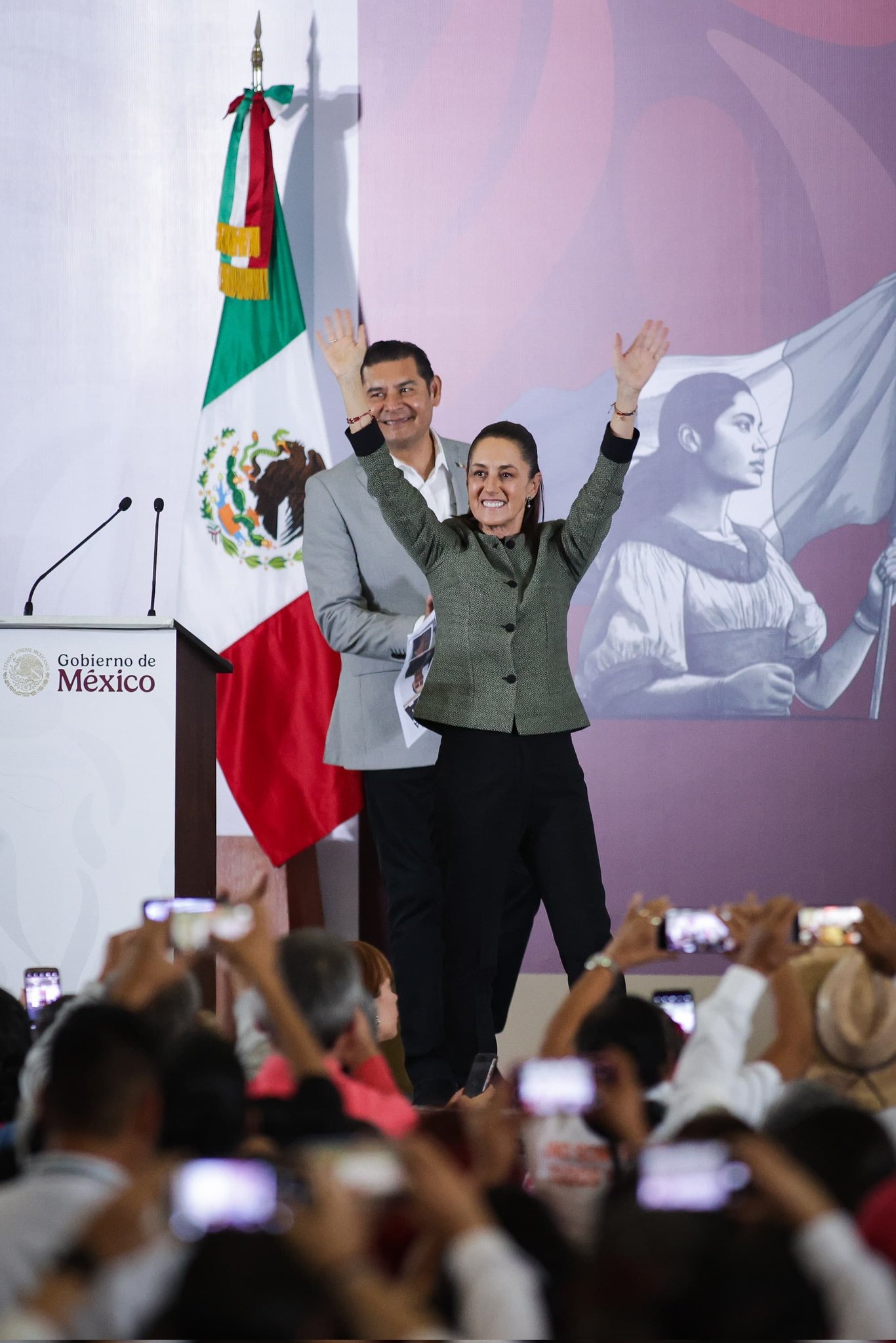 Sheinbaum presume apoyos sociales en Puebla y refrenda coordinación con Armenta