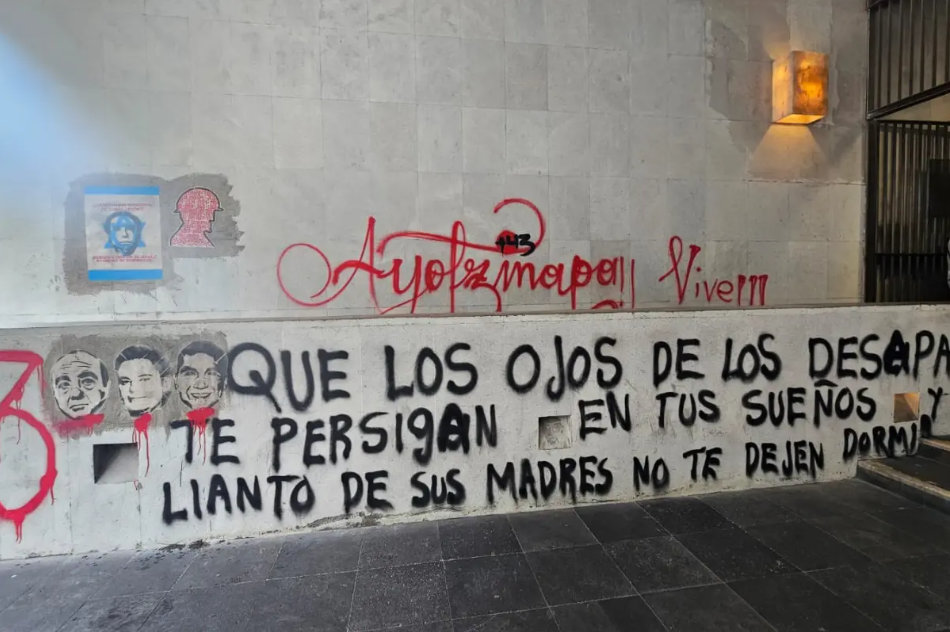 Madres y padres de los 43 exigen a SRE extradiciones clave en el caso Ayotzinapa