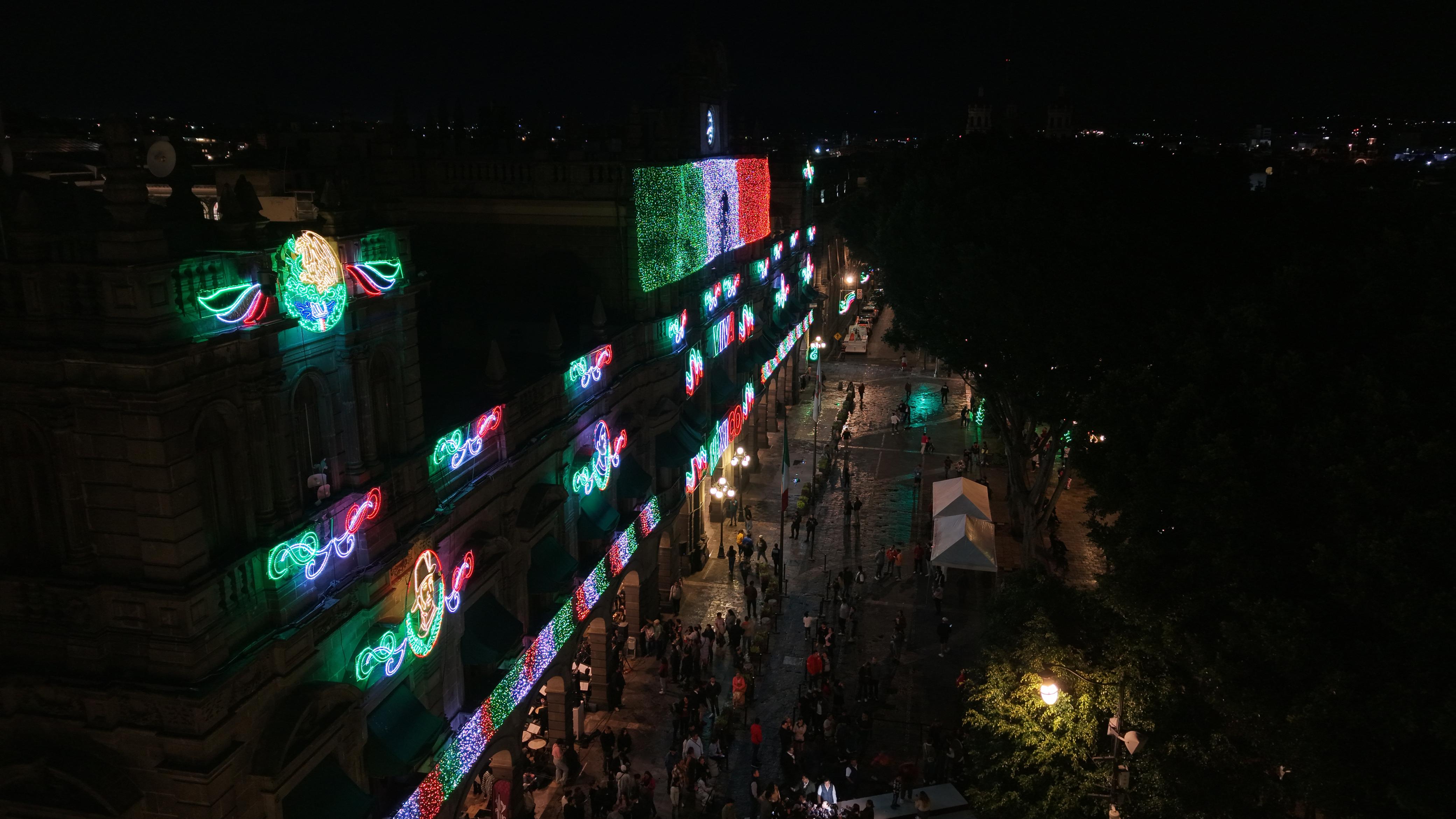 Pepe Chedraui enciende luces patrias 2025 en Puebla